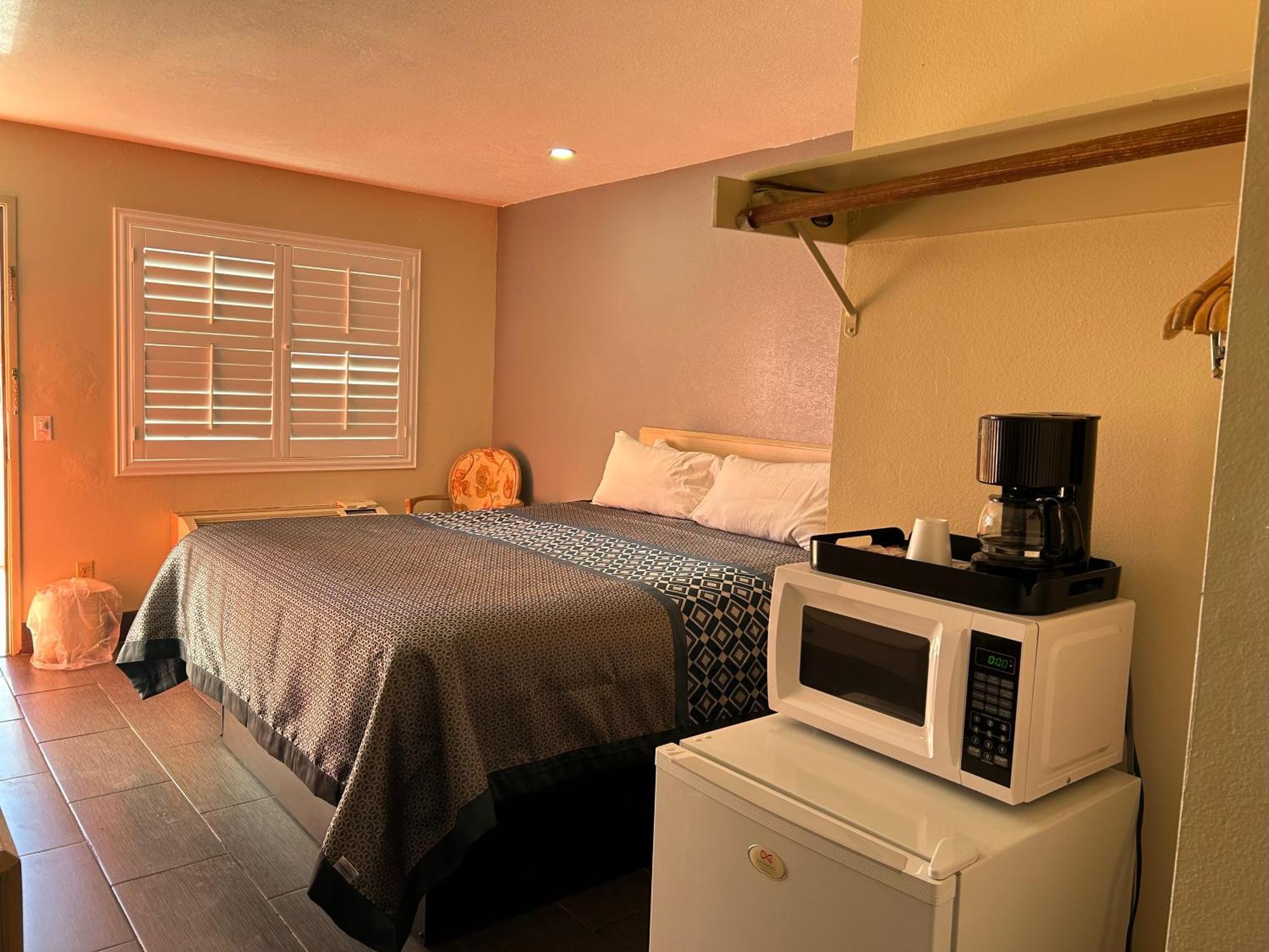 California Inn Hotel And Suites Adelanto Us 395 Kültér fotó