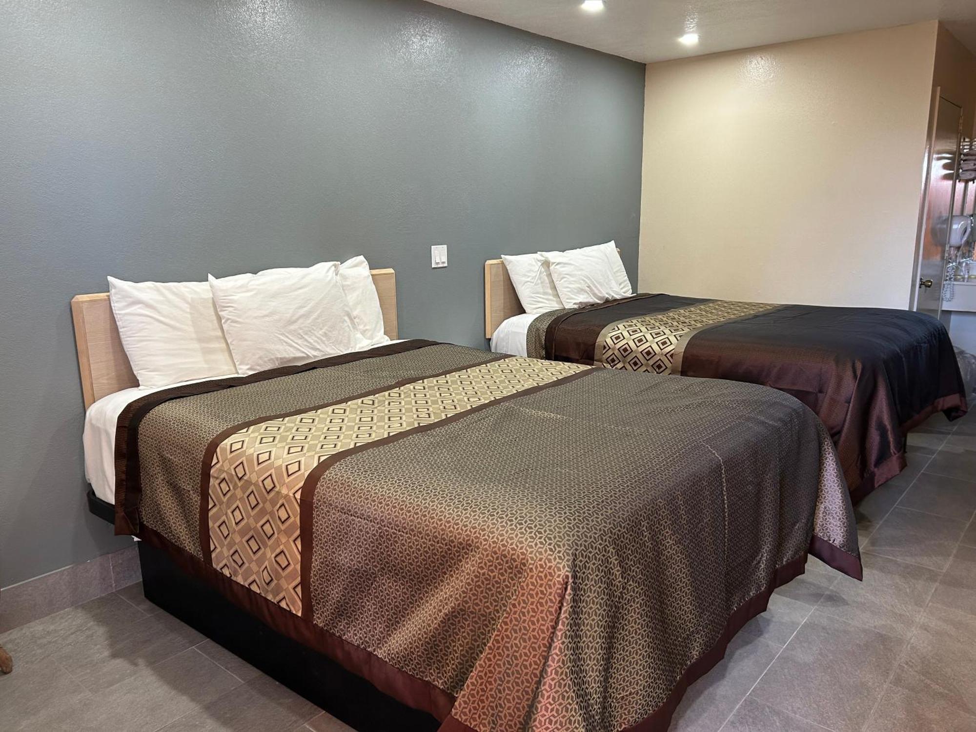 California Inn Hotel And Suites Adelanto Us 395 Kültér fotó