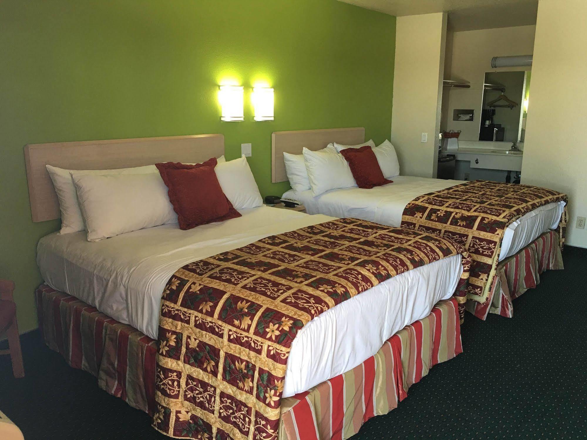 California Inn Hotel And Suites Adelanto Us 395 Kültér fotó